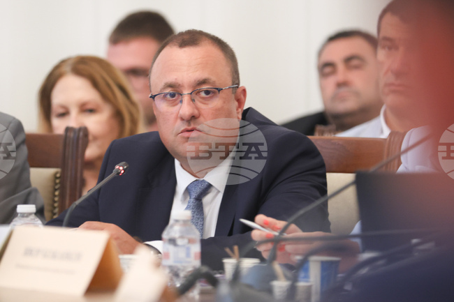 Получателите от системата на пътната агенция на допълнителни възнаграждения са определени при спазване на нормативната уредба, посочва министър Иванов 