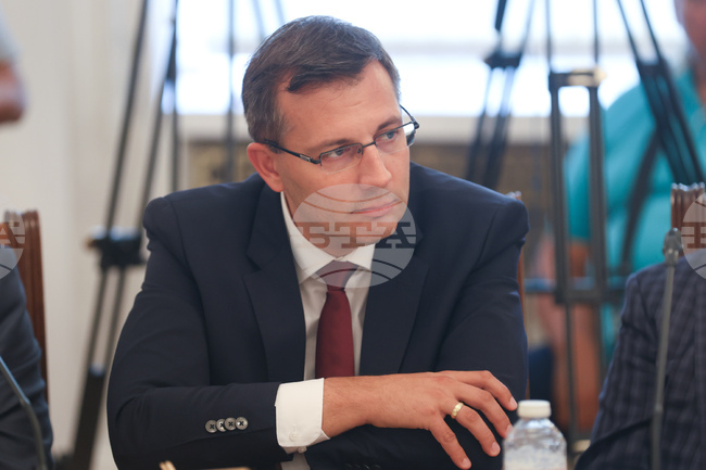 Предлагаме решения на проблема с безводието, които ще дадат резултат в рамките на месец-два, каза Станислав Анастасов от "ДПС-Ново начало" 