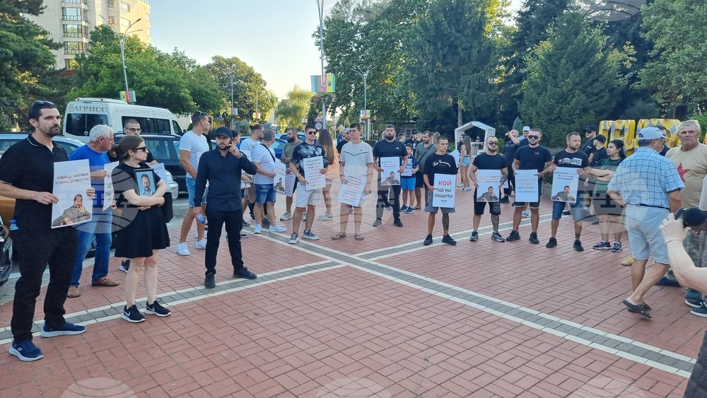 Искания за справедлив процес отправиха протестиращи в Генерал Тошево, след като техен съгражданин почина вследствие на междусъседски скандал