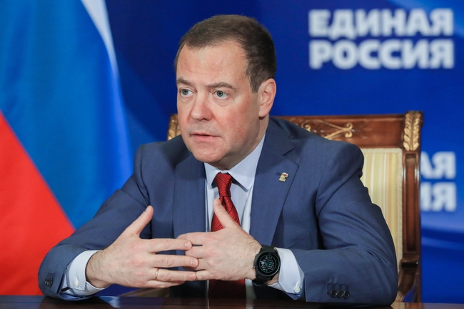 Дмитрий Медведев: Глупаво е да се смята, че санкциите на Запада срещу руския бизнес ще променят курса на руските власти