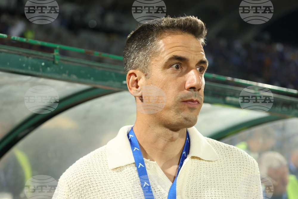 Футболистите на Левски вложиха много в мача с АЗ Алкмаар и по-логичният изход бе равенство, заяви старши треньорът Хулио Веласкес