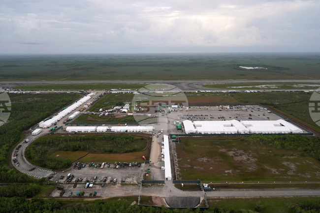 Американски съдия разпореди частично разрушаване на центъра за задържане на мигранти "Алигаторен Алкатрас"