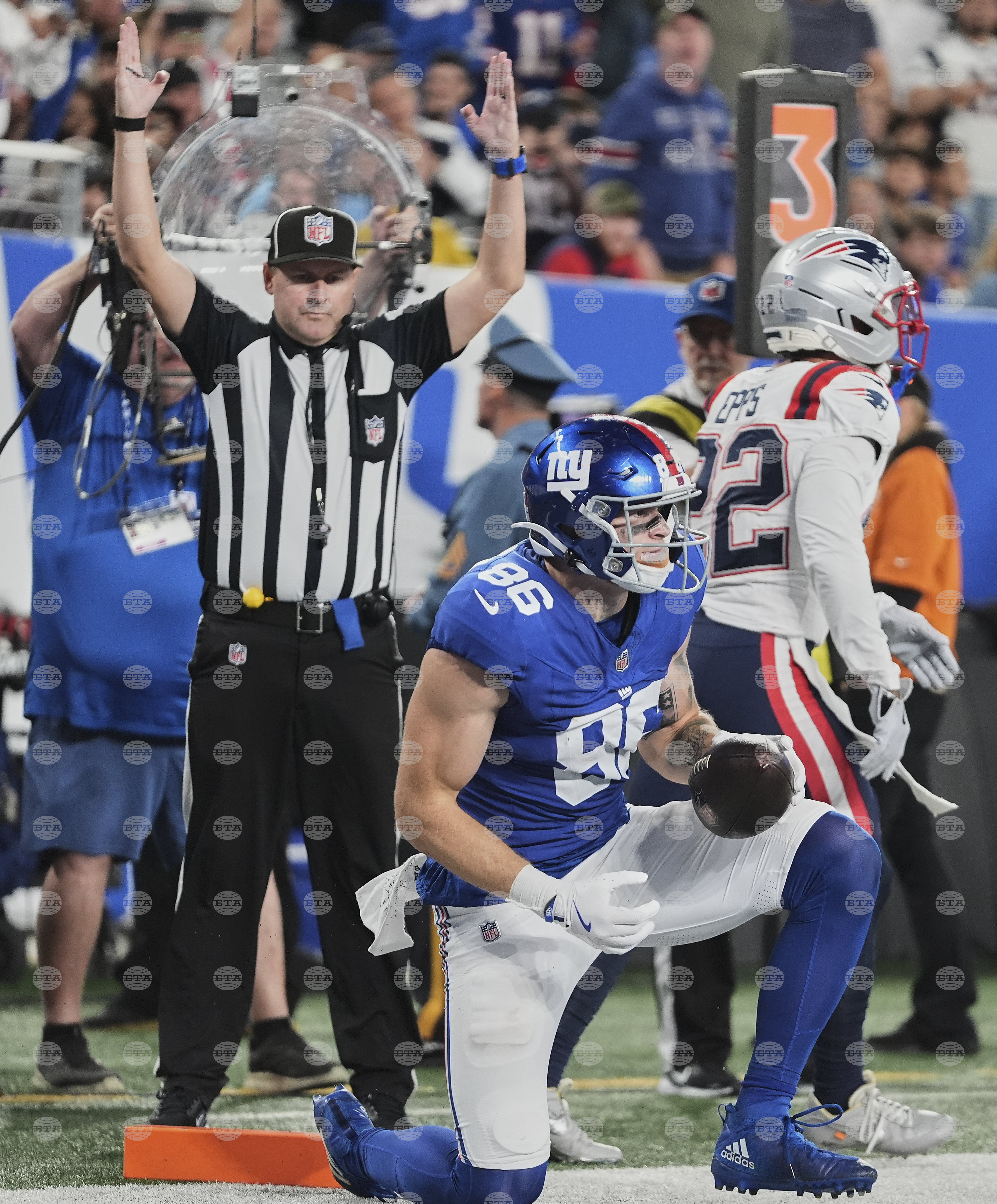 Patriots Giants Football