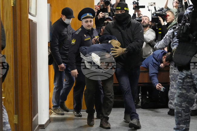 Над 80 души са задържани за разпит след уличен бой в Москва, съобщи руското вътрешно министерство