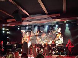 Актьори играят в подкрепа на Дома за ветерани на културата и изкуствата, снимка – Stage Hearts