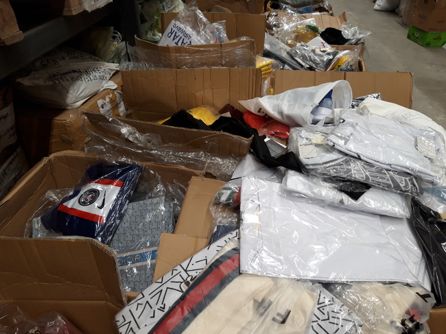 Агенция „Митници“: Митнически и гранични служители откриха „маркови“ стоки и сексуални стимуланти