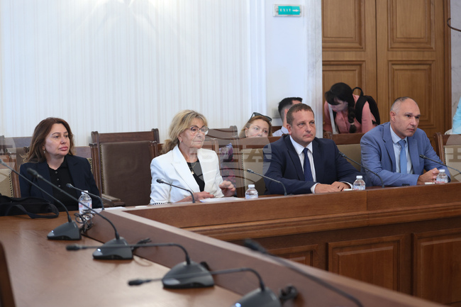 Номинационната комисия изслуша кандидатите за членове на Комисията за противодействие на корупцията