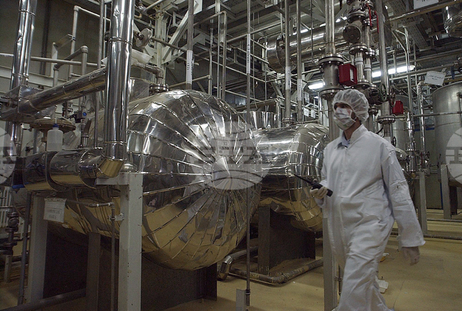 Преговорите между Иран и европейските сили ще се подновят утре в Женева, съобщи Техеран