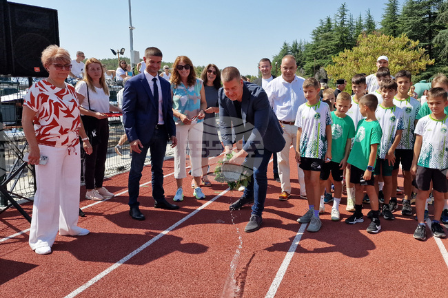 В Стара Загора официално откриха новата тренировъчна лекоатлетическа писта над стадион "Берое"