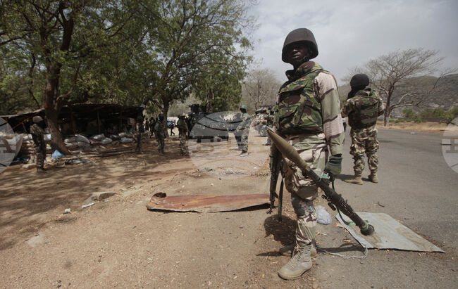 Хиляди търсят убежище в Камерун, след като „Боко Харам“ превзе граничен град в Нигерия