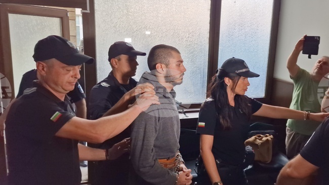 Окръжният съд в Пловдив остави в ареста 21-годишния Ивелин Цветанов, обвинен за убийството на 44-годишна жена в Първомай
