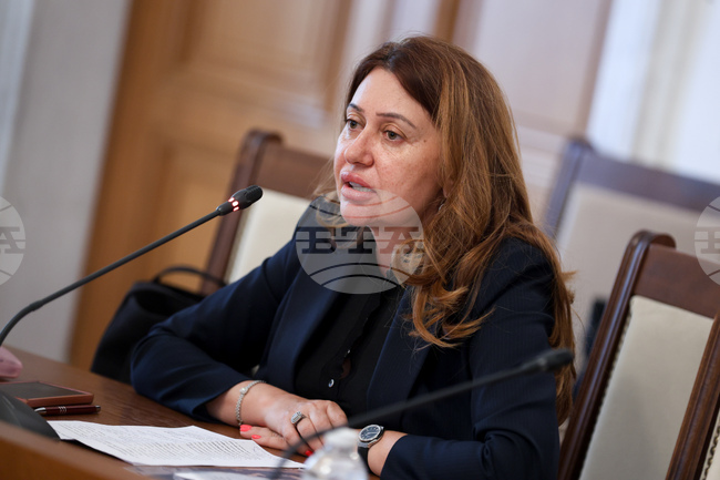 КПК трябва да спазва закона и да събира както уличаващи, така и оневиняващи доказателства, смята кандидатът за член на КПК Аделина Натина