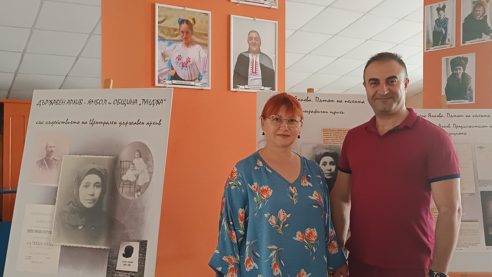 Българският зам.-министър на културата Ашот Казарян посети изложба за творчеството на народната певица Елена Янкова в Болград, Украйна