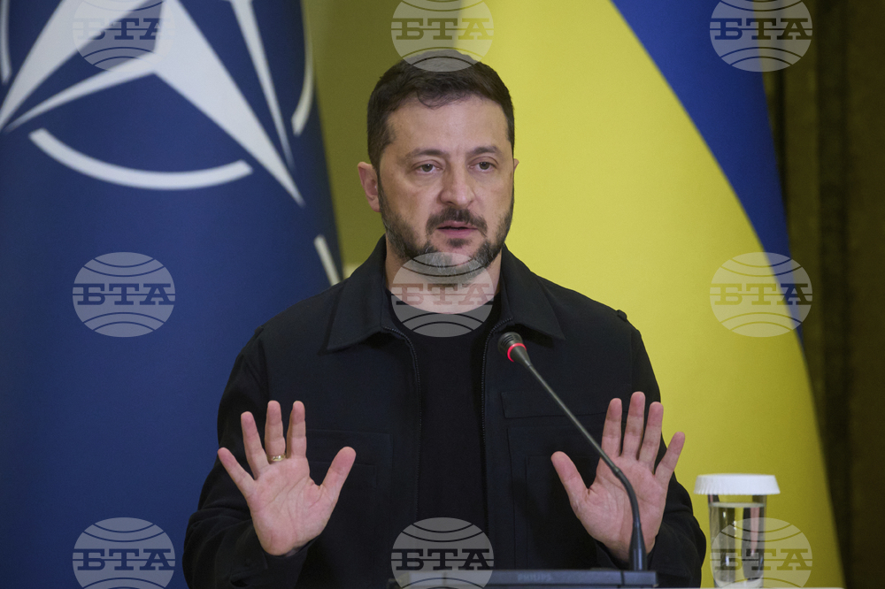 Украинците в окупираните територии пазят украинския национален флаг, защото няма да отстъпим земята си на окупаторите, заяви Зеленски
