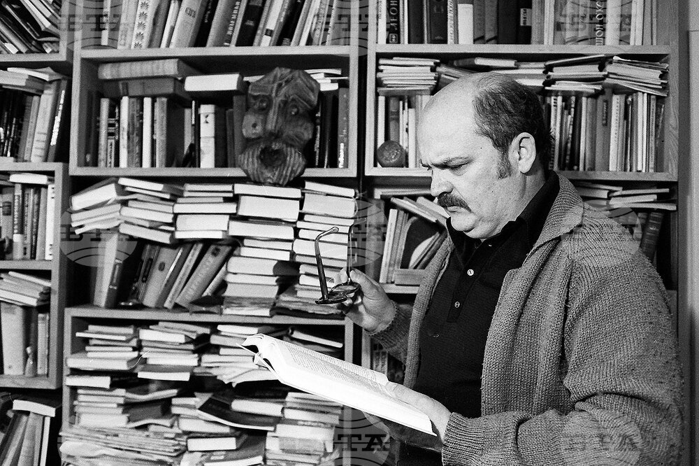 Проф. Димитър Канушев - журналист и театрален критик