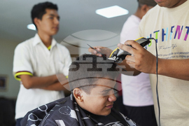 El Salvador Schools Haircuts