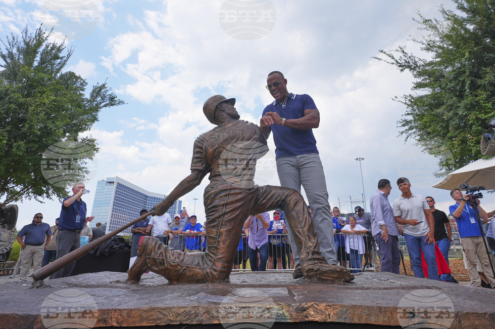 Rangers Beltre Statue Baseball