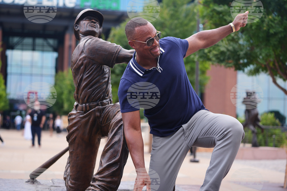 Rangers Beltre Statue Baseball