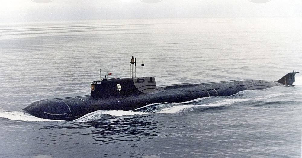 Атомната подводница К-159, с 10 души екипаж на борда, потъва на 30 август 2003 г. в Баренцово море