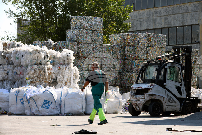 Environment Ministry Calls for Renewed Dialogue on Deposit System for Packaging