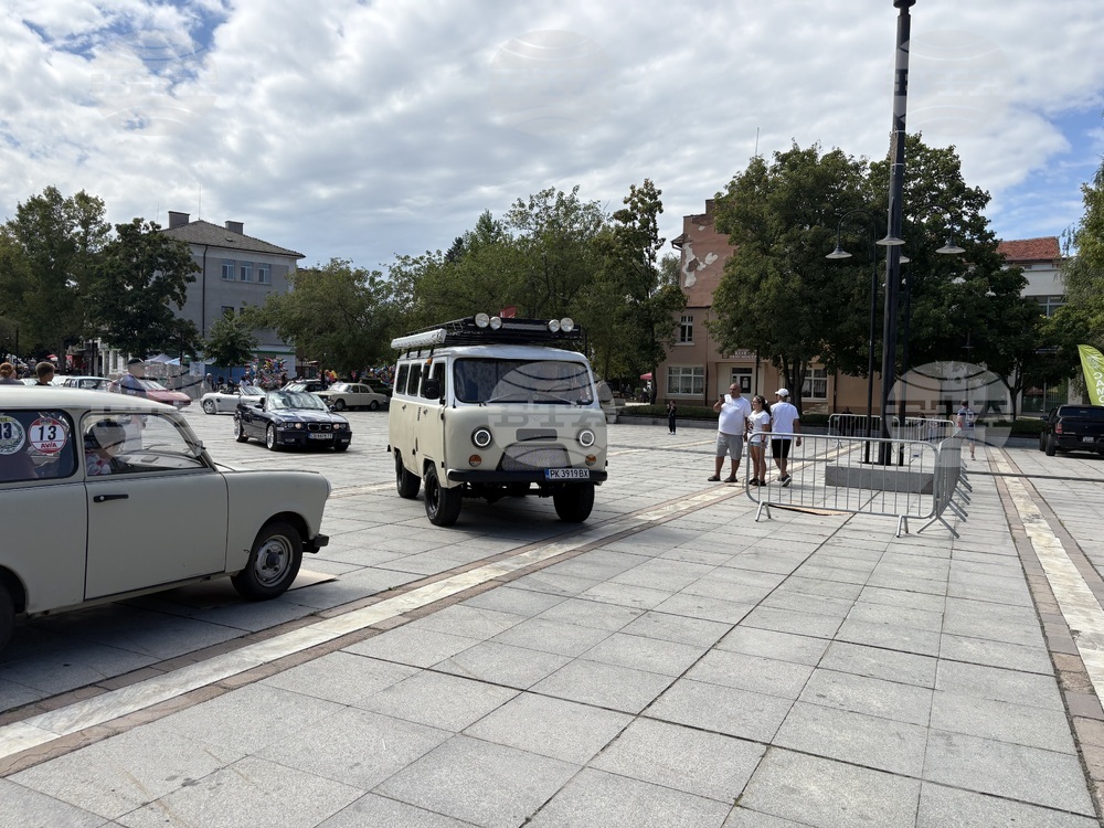 Самоков - ретро изложение на автомобили