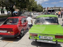 Самоков - ретро изложение на автомобили