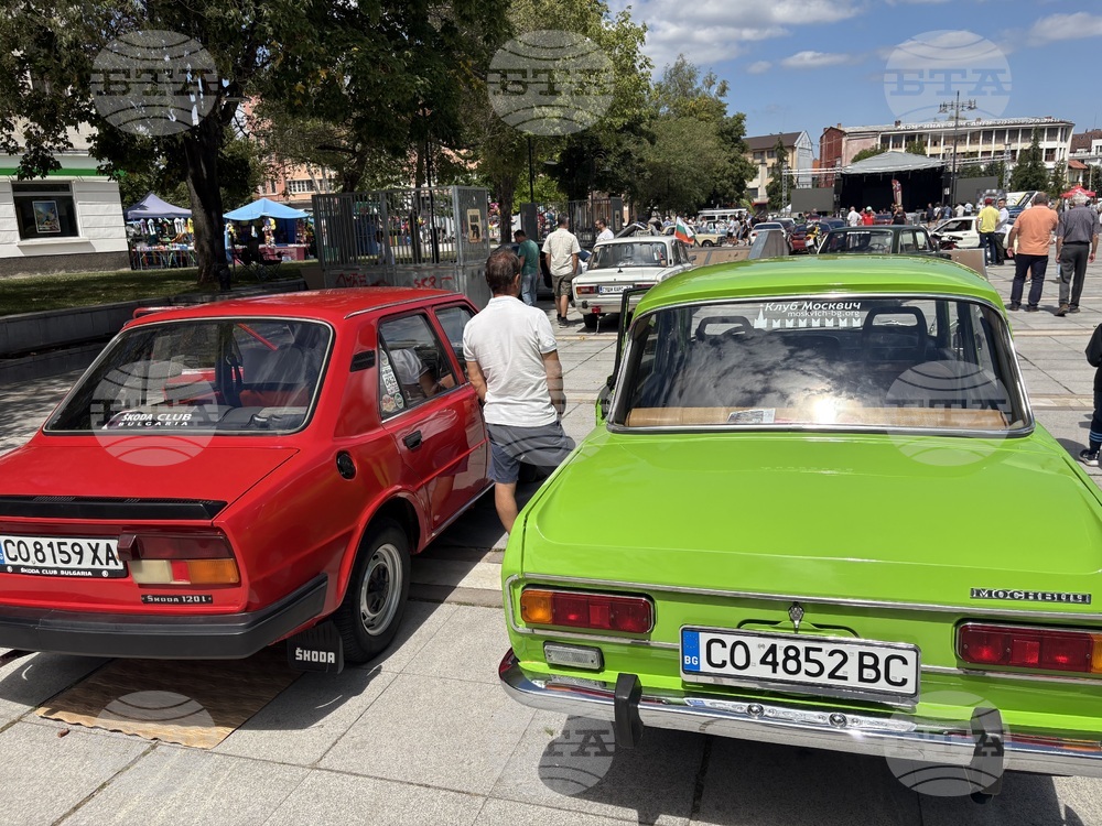 Самоков - ретро изложение на автомобили