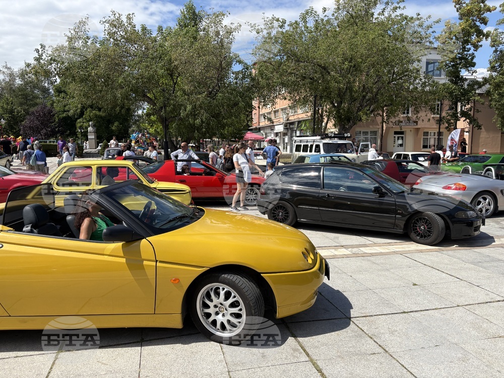 Самоков - ретро изложение на автомобили