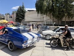 Самоков - ретро изложение на автомобили