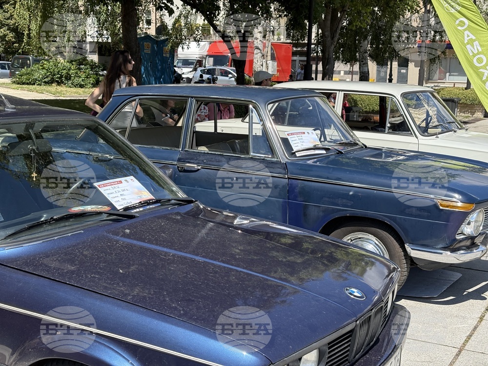 Самоков - ретро изложение на автомобили