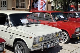 Самоков - ретро изложение на автомобили