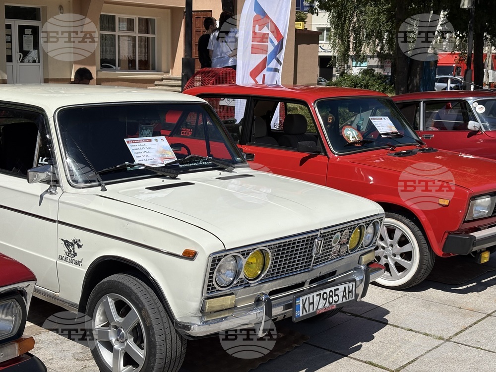 Самоков - ретро изложение на автомобили