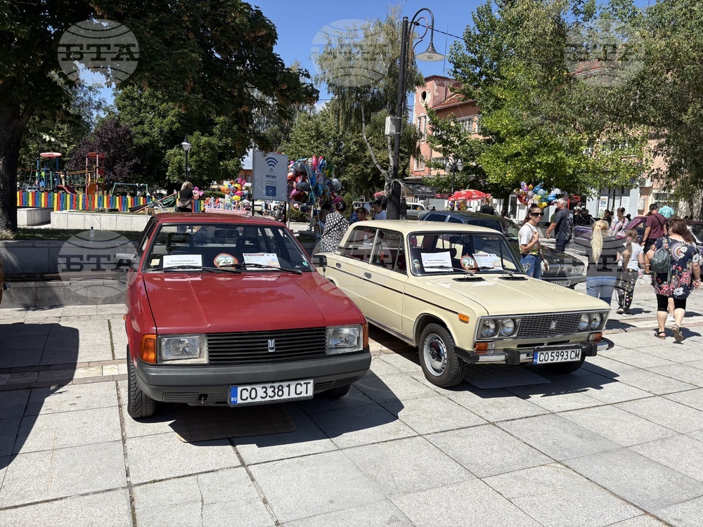 Самоков - ретро изложение на автомобили