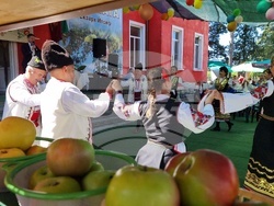 Село Екзарх Йосиф - празник на ябълката