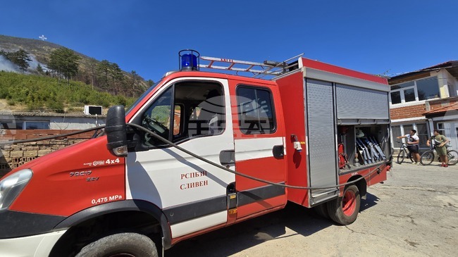 Три противопожарни екипа са участвали в гасенето на пожар в дърводелски цех в Нова Загора