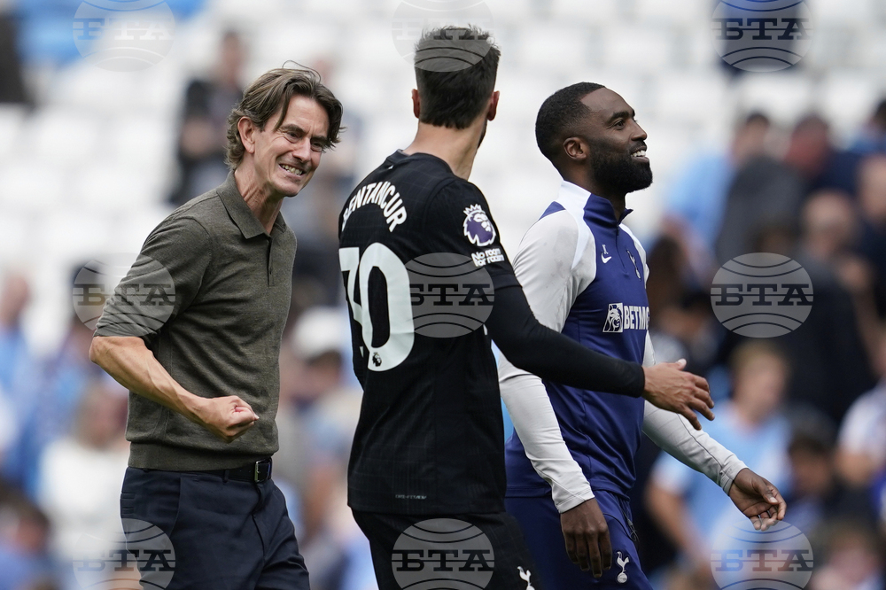 Футболистите не се вълнуват от Еберечи Езе, каза мениджърът на Тотнъм Томас Франк след успеха над Манчестър Сити