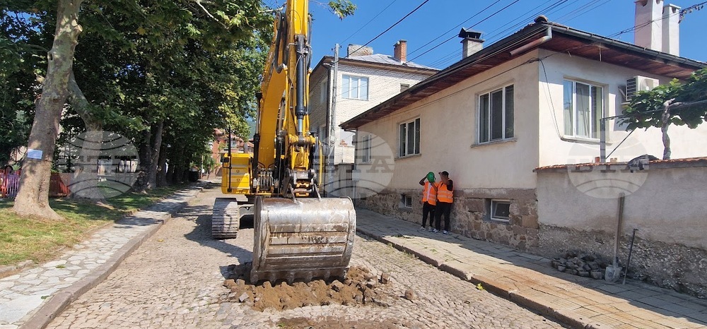 В Пещера започна ремонт на две пътни отсечки