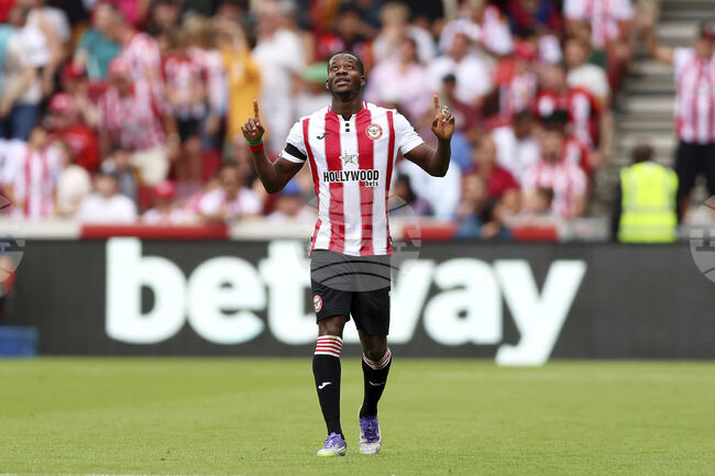 Гол на Данго Уатара донесе победата на Брентфорд над Астън Вила, Бърнли взе дербито на новаците със Съндърланд