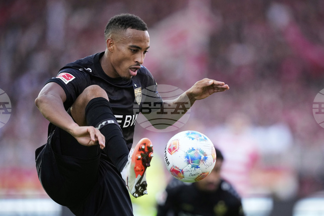 Нападателят Джейми Левелинг напусна лагера на германския национален отбор по футбол заради контузия