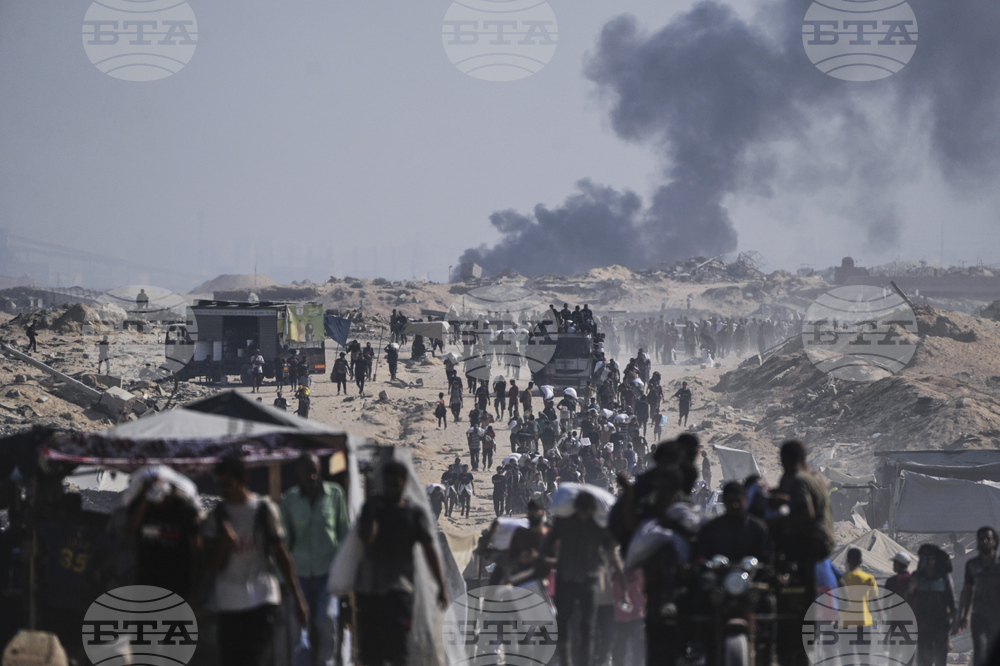 Израелските сили убиха още четирима палестинци, пътуващи към пункт за раздаване на помощи, съобщиха очевидци и местна болница