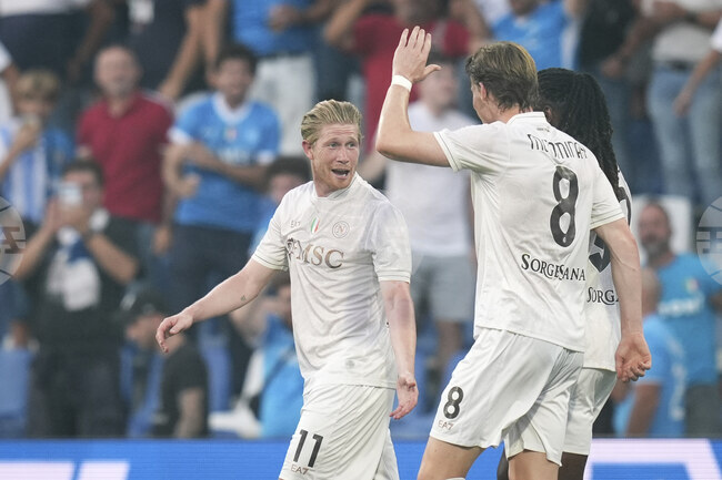 Наполи започна с победа над Сасуоло защитата на титлата си в Серия А, Кевин Де Бройне вкара