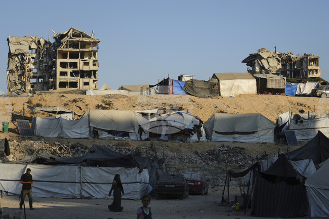 Израел подлага предградията на град Газа на масирани удари и се закани да продължи офанзивата си