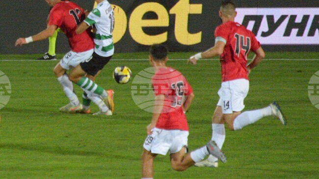 Локомотив Пловдив достигна до успеха срещу Славия