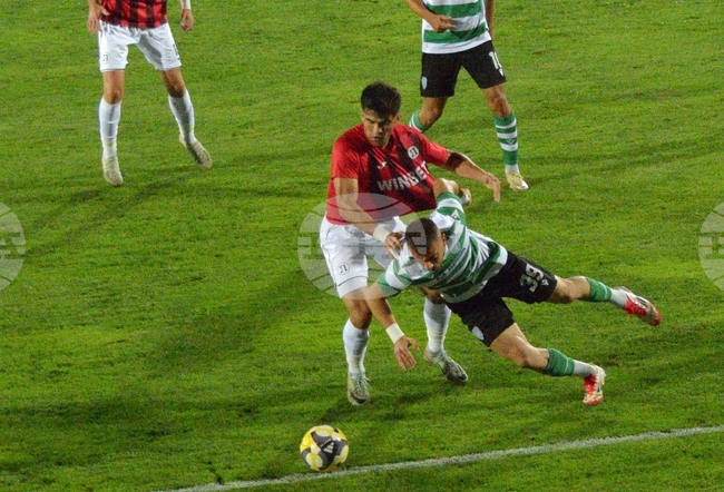 Късен гол на Локомотив Пловдив попречи на Черно море да оглави класирането в Първа лига