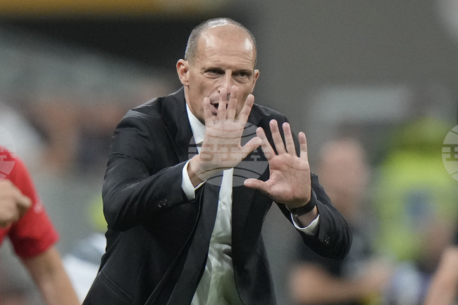 Треньорът на Милан Масимилиано Алегри отрече да е искал в състава Адриен Рабио и Душан Влахович