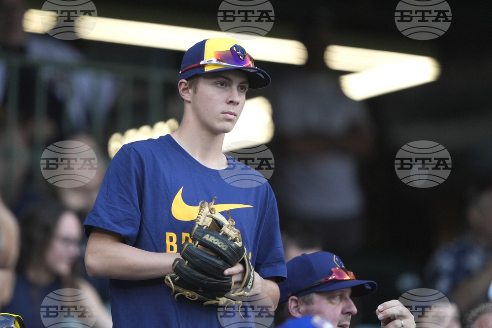 Giants Brewers Baseball