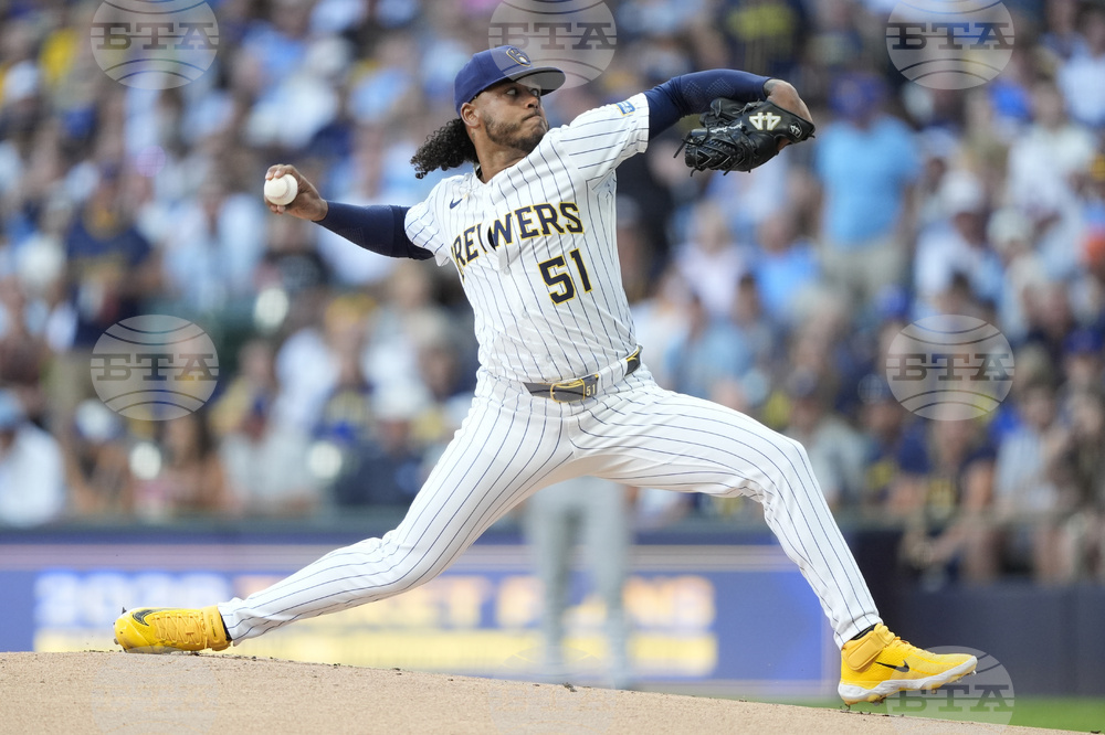 Giants Brewers Baseball