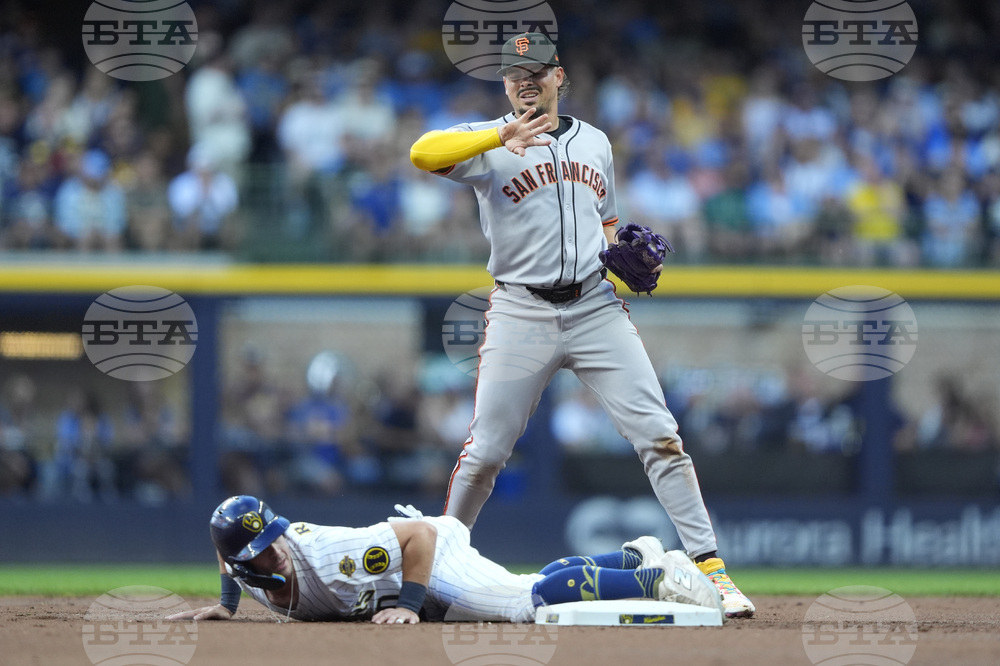 Giants Brewers Baseball
