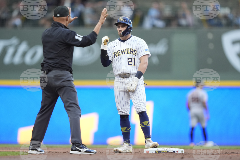 Giants Brewers Baseball
