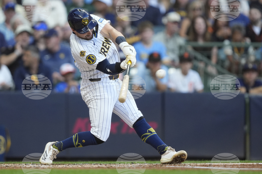 Giants Brewers Baseball